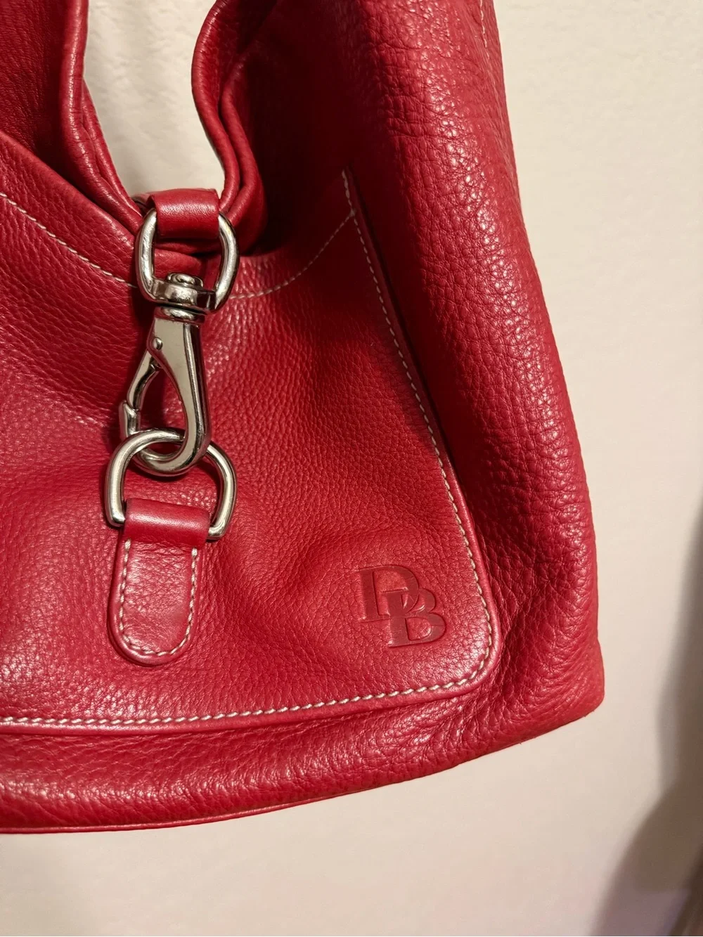 Dooney and Bourke Logo Lock Sac Red Leather